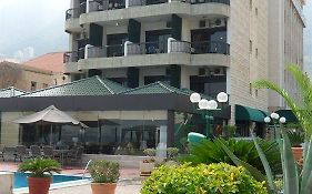 Holiday Suites Hotel & Beach Resort
